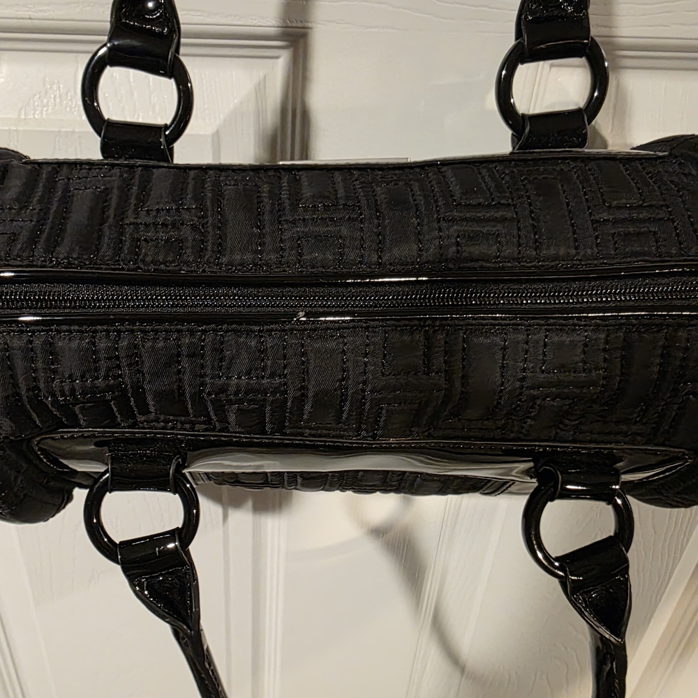 Vera Bradley small quilted barrel bag in the solid color Black - Picture 4 of 9